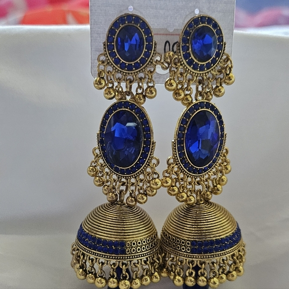 Earrings - Picture 3 of 11